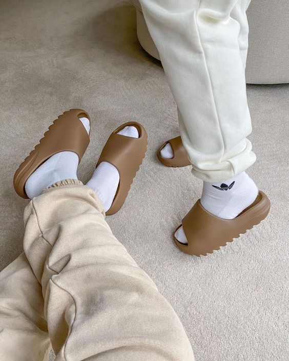 YEEZY SLIDE