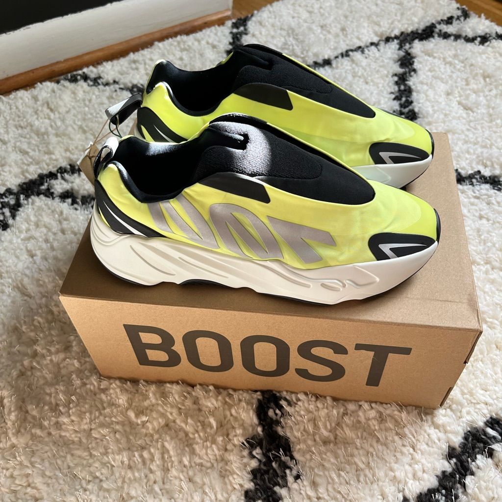 Yeezy 700 MNVN "Laceless Phosphor"