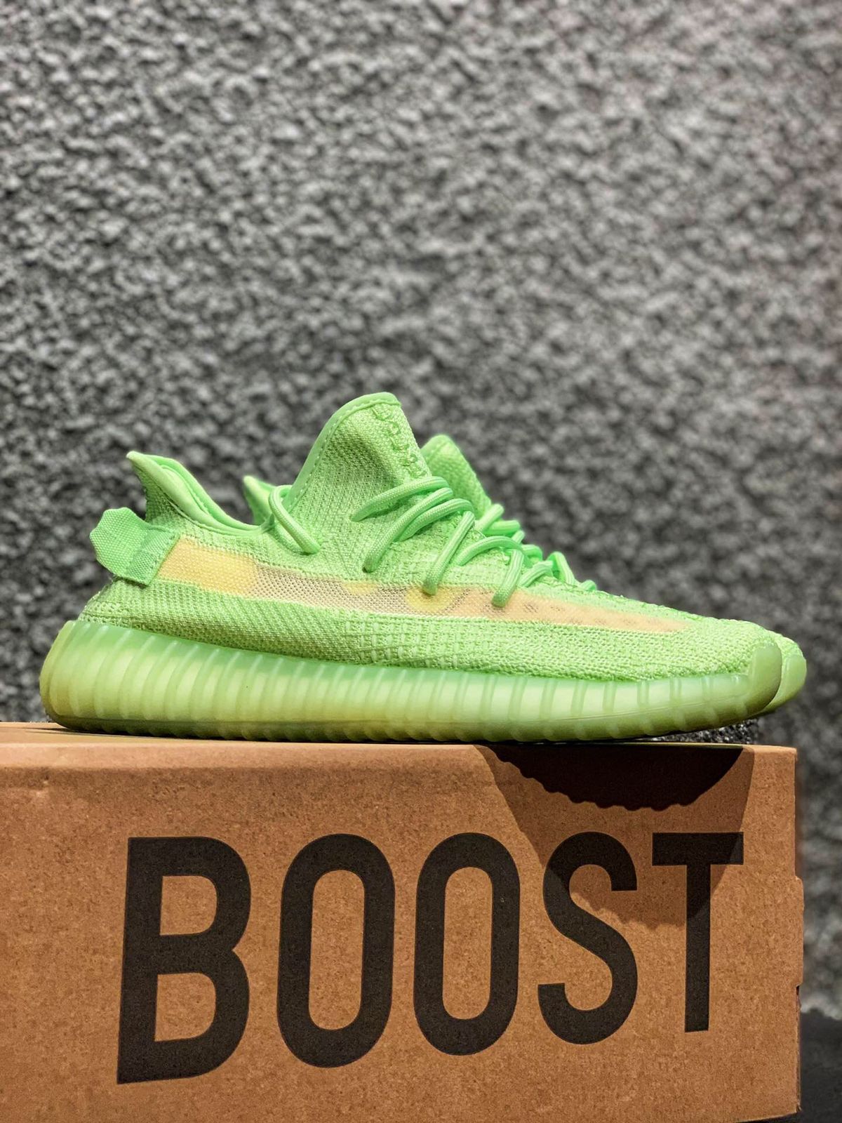 Yeezy Boost 350 V2 « Glow »
