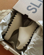 Yeezy Slide “Bone”