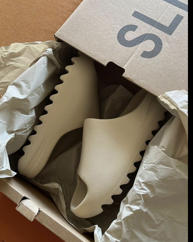 Yeezy Slide “Bone”