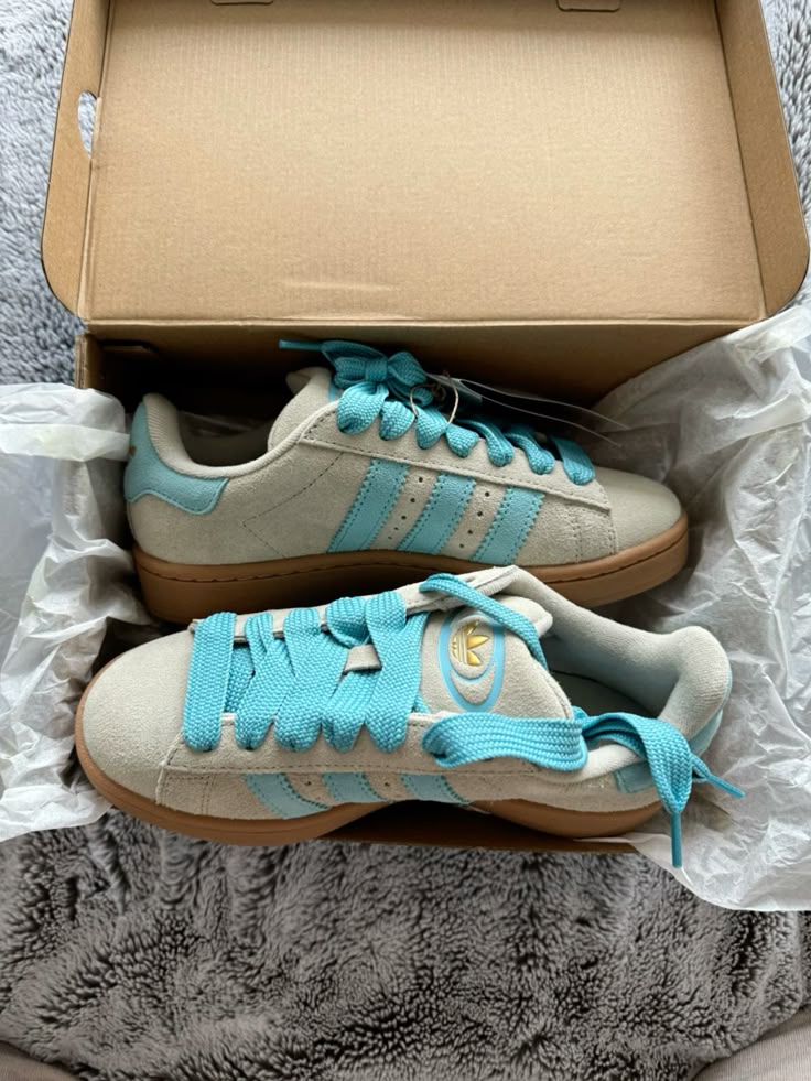 Campus 00s « Crystal White Preloved Blue »