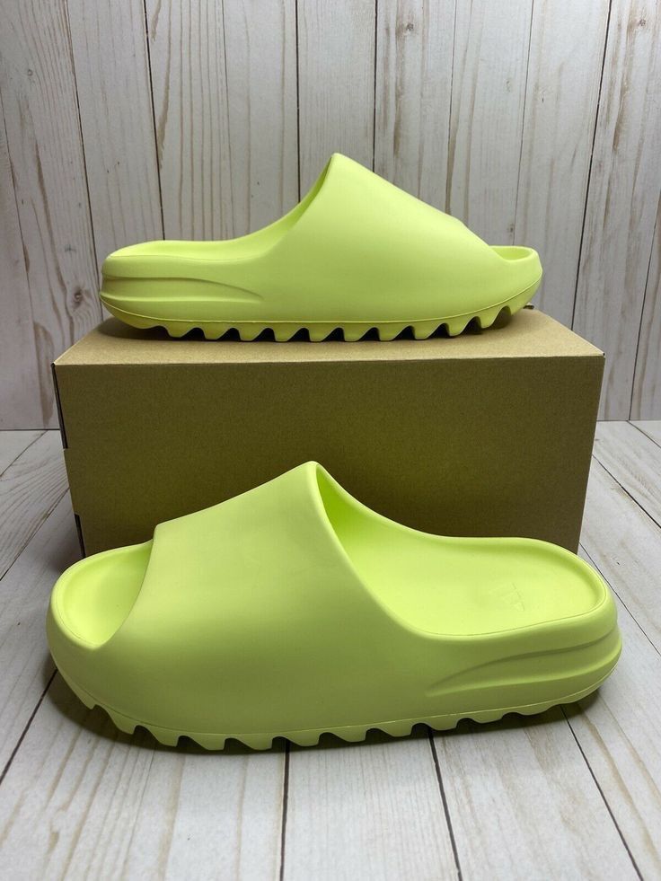 Yeezy Slide “Glow Green”