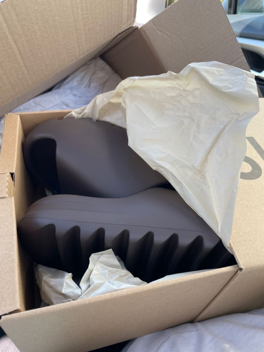 Yeezy Slide “Soot”