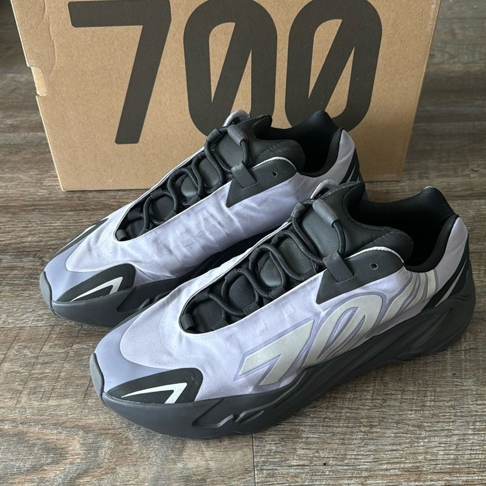 Yeezy 700 "MNVN Geode"
