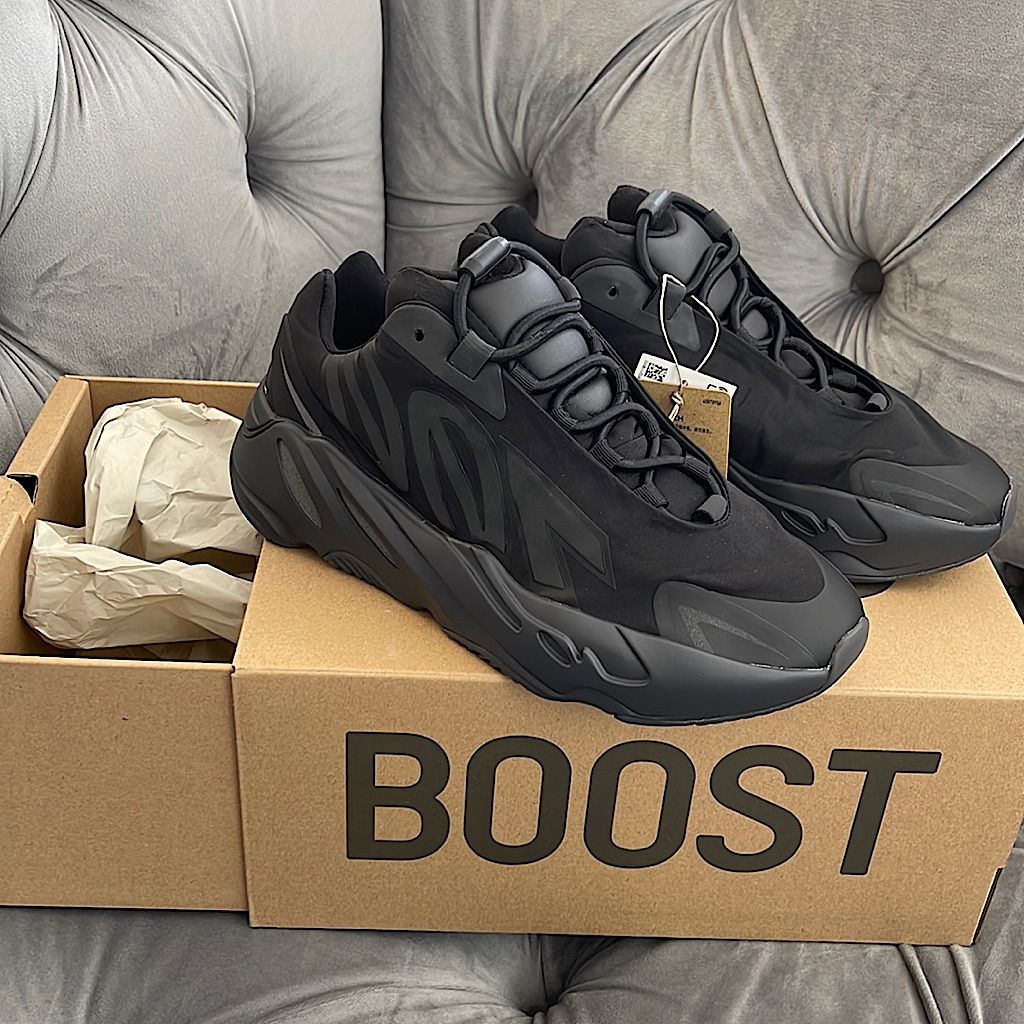 Yeezy 700 MNVN "Triple Black"