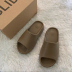 Yeezy Slide “Core”